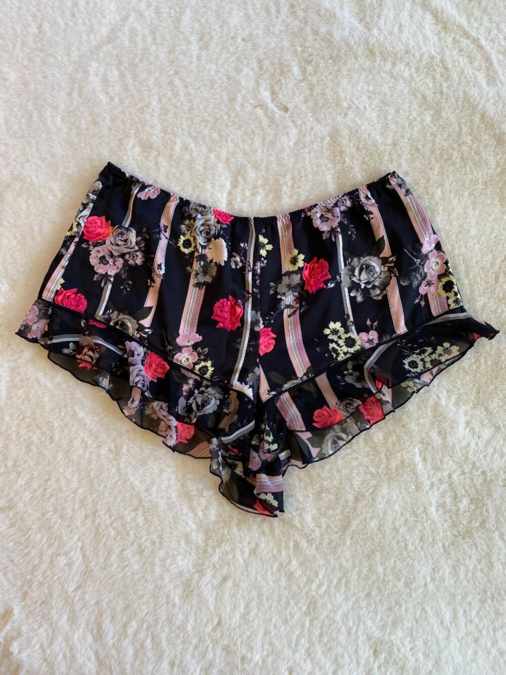Victoria's Secret Sleep Shorts size L Black Satin Floral & Stripe Print, Ruffle